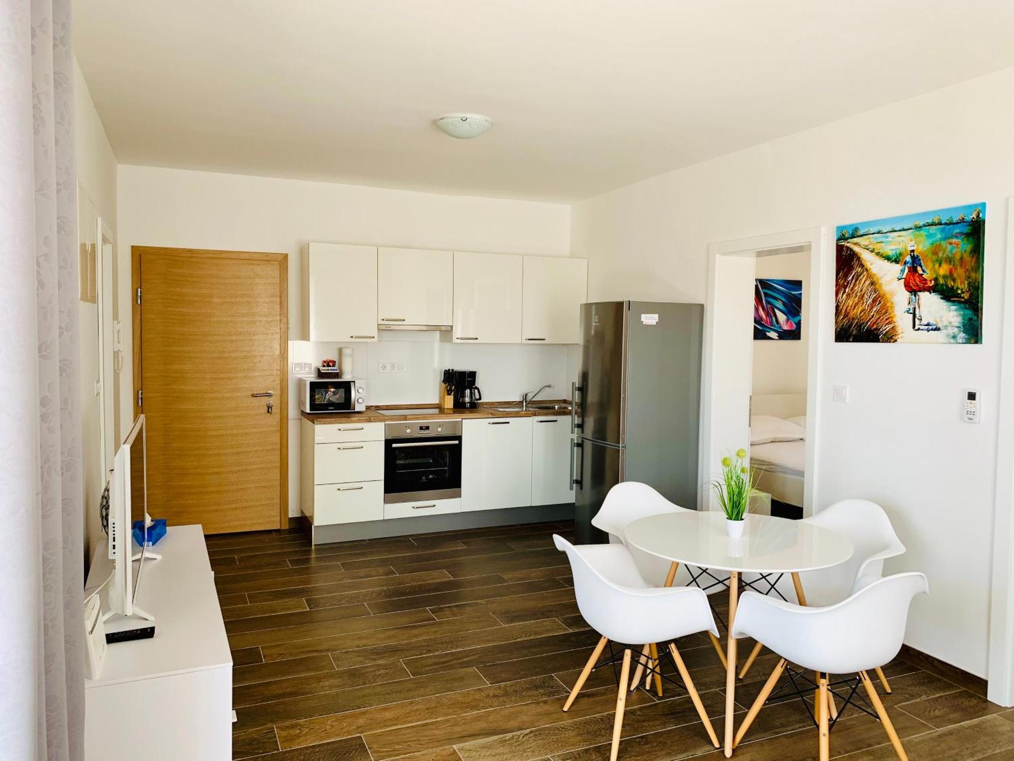 La 2 Apartment